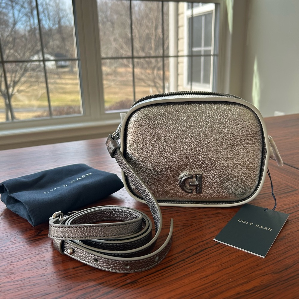 NWT COLE HAAN Grand Essentials Crossbody Camera Bag in Silver Gold - Picture 6 of 9